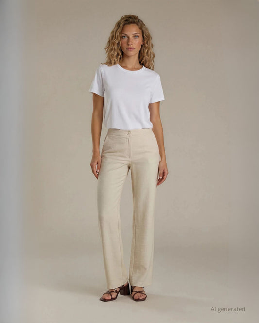 Pantalone beige lungo e dritto in tessuto unito con spacchi sul fondo