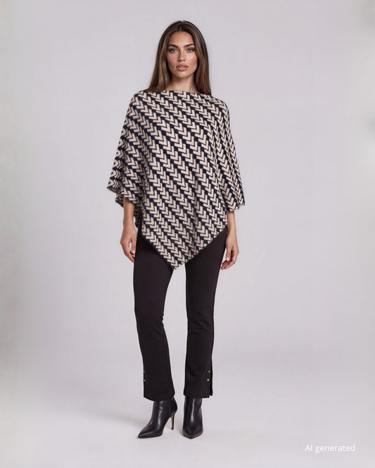 Poncho in maglia jacquard con motivo geometrico