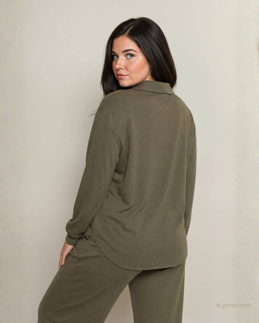 Maglia con collo ad anello e spacco curvy