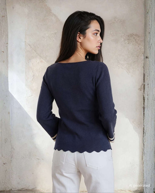 Maglia con bordi e scollo a V