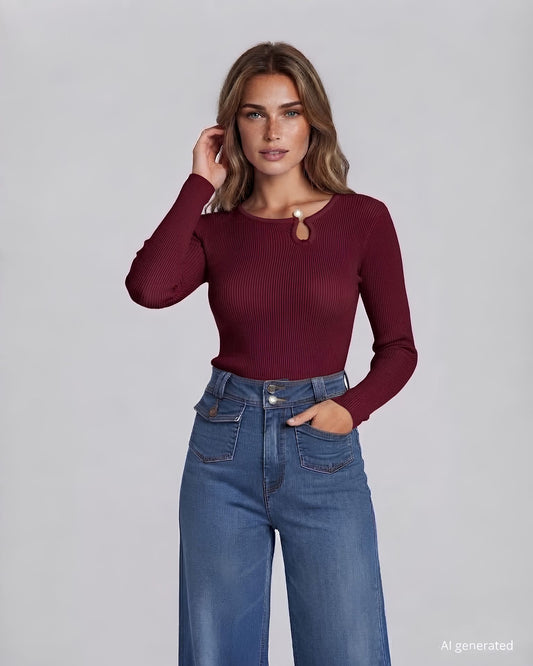 Maglia a coste aderente con anello sullo scollo merlot