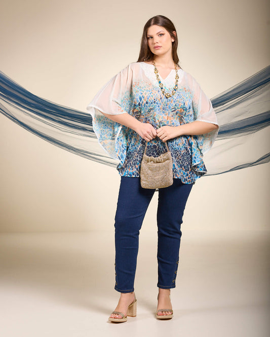 Poncho in georgette fantasia navy con dettaglio in pizzo sullo scollo curvy