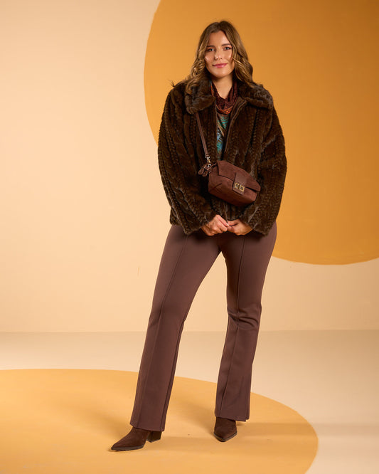 Pantalone a zampa con impunture e spacchi laterali curvy