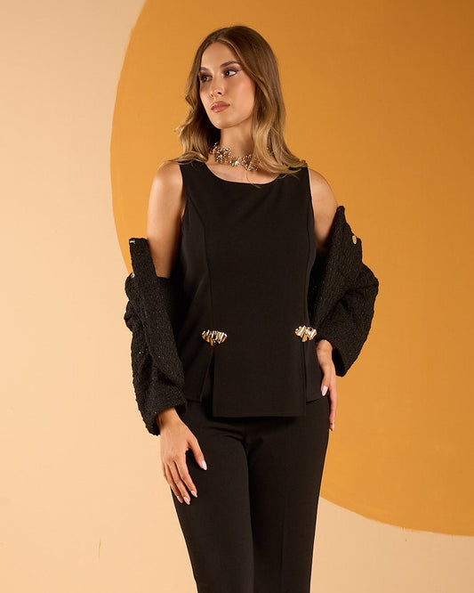Casacca top con spacchetti e doppia spilla sul fronte