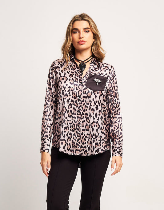 Camicia in raso animalier con applicazione