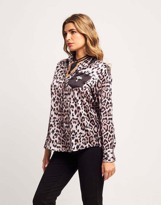 Camicia in raso animalier con applicazione
