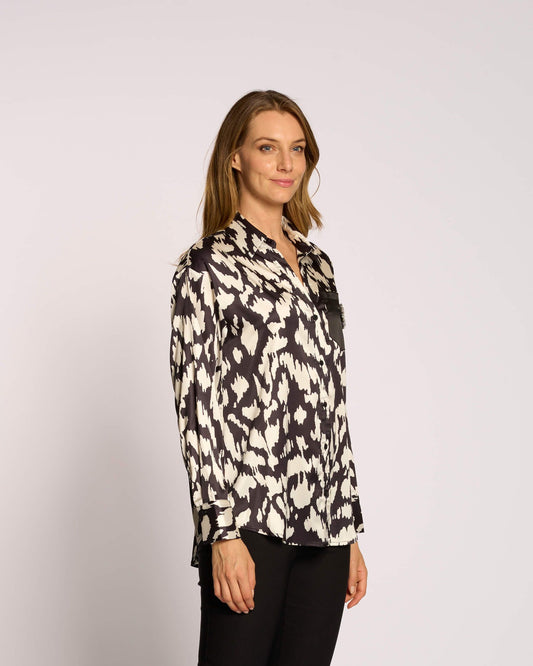 Camicia in raso con applicazione gioiello