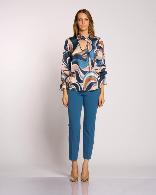 Casacca in raso con scollo a sciarpina