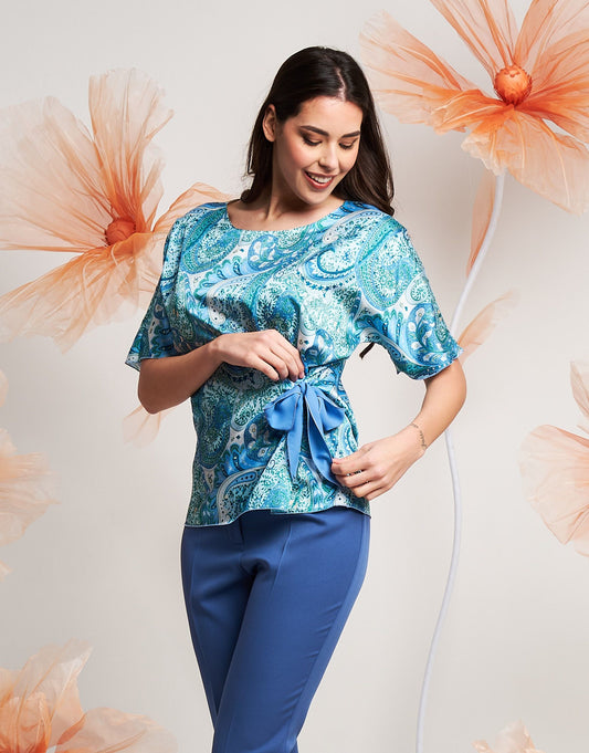 Casacca in raso fantasia nuvola con fiocco