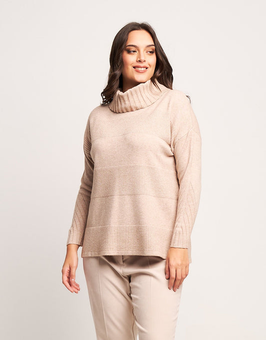 Dolcevita a coste con righe curvy