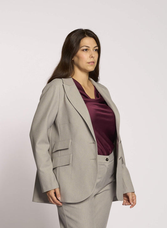 Giacca bistretch con pattine e bottoni curvy