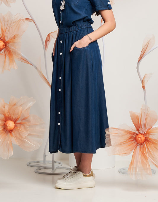 Gonna con tasche e bottoni a contrasto