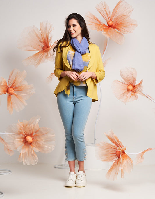 Jeans Capri chiaro con bottoni gioiello