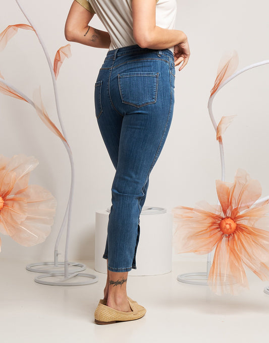Jeans Capri con spacco e bottoni