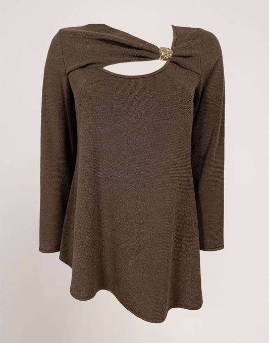 Maglia asimmetrica con scollo e drappeggio