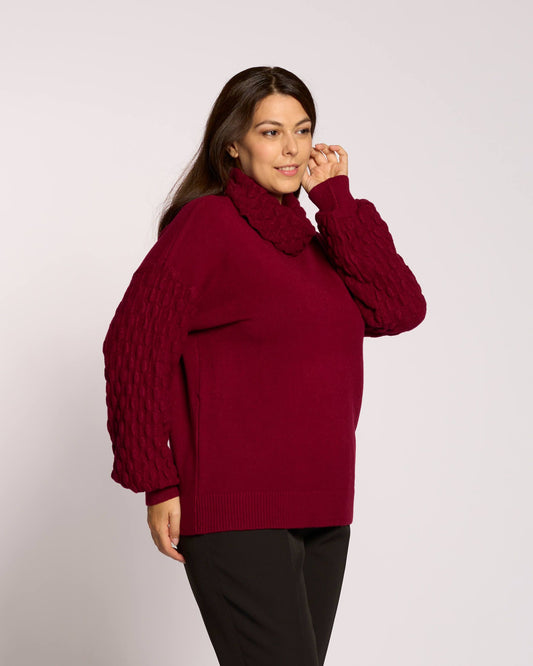 Maglia collo alto con ricami curvy
