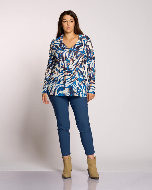 Maglia in jersey fantasia con colletto curvy