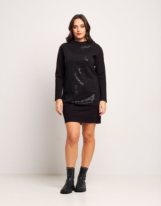 Vestito con collo a cratere e ricamo di paillettes curvy
