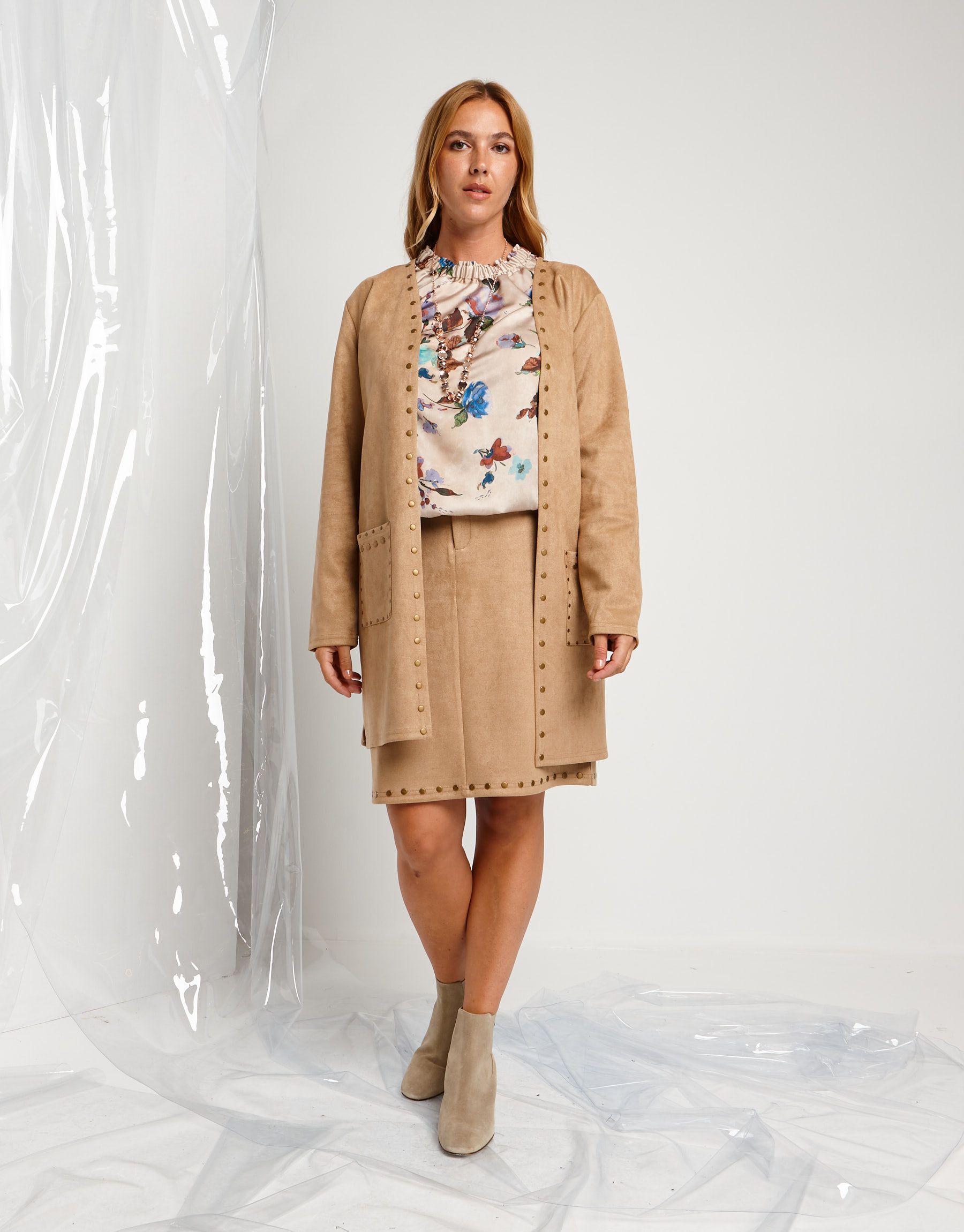 Giacca in ecosuede con borchie