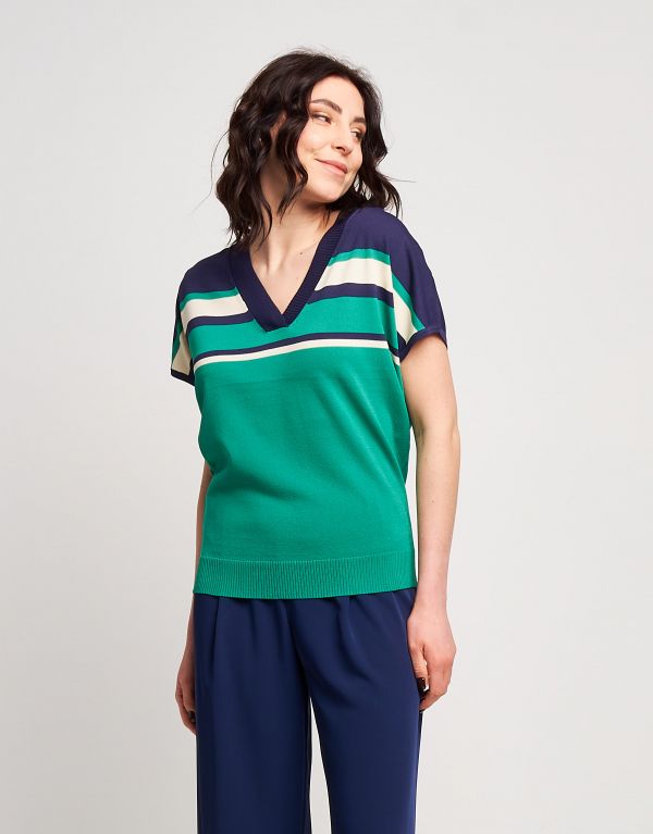 Maglia a poncho a righe
