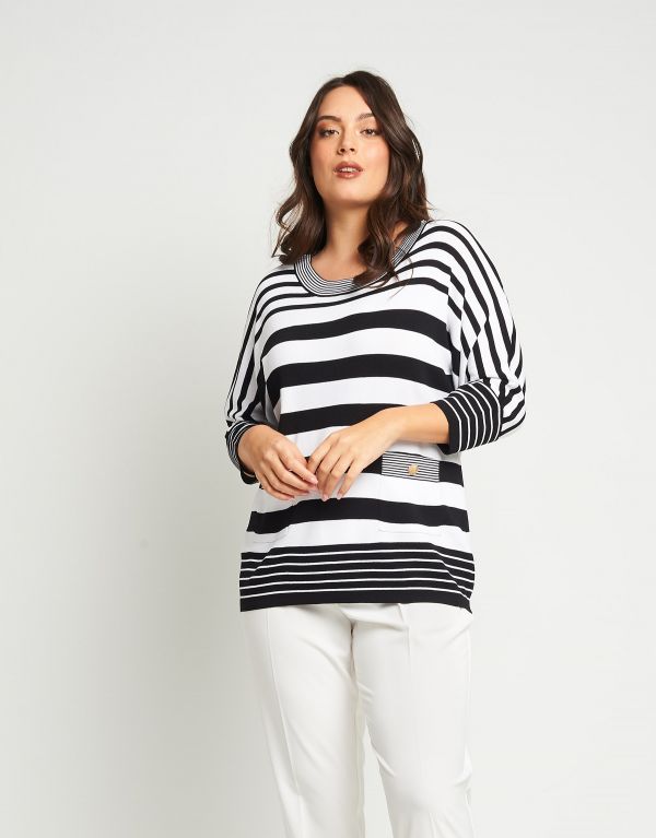 Maglia a righe con bottoni...