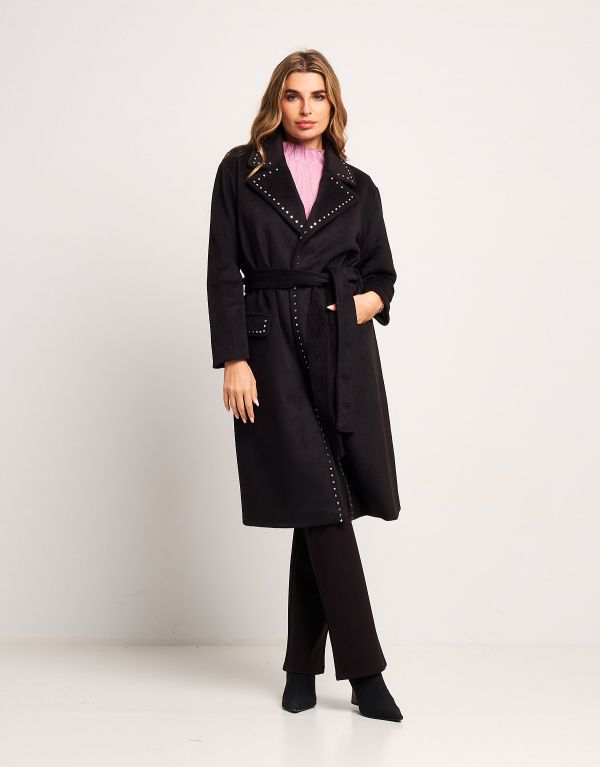 Cappotto con borchie e cintura