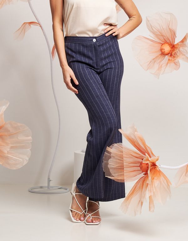 Pantalone largo in gessato...