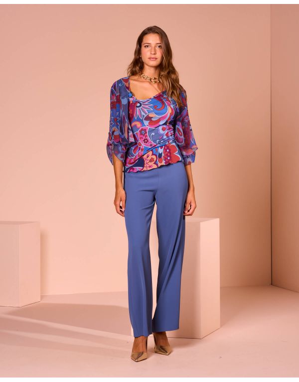 Top con scollo asimmetrico...