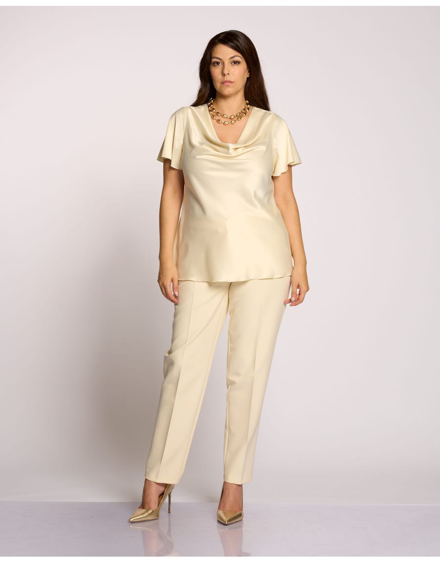 Top sbieco con scollo a cappuccio