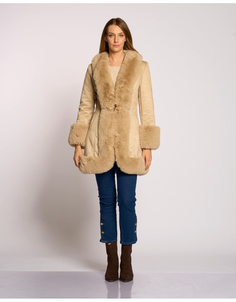 Cappotto in ecomontone con chiusura