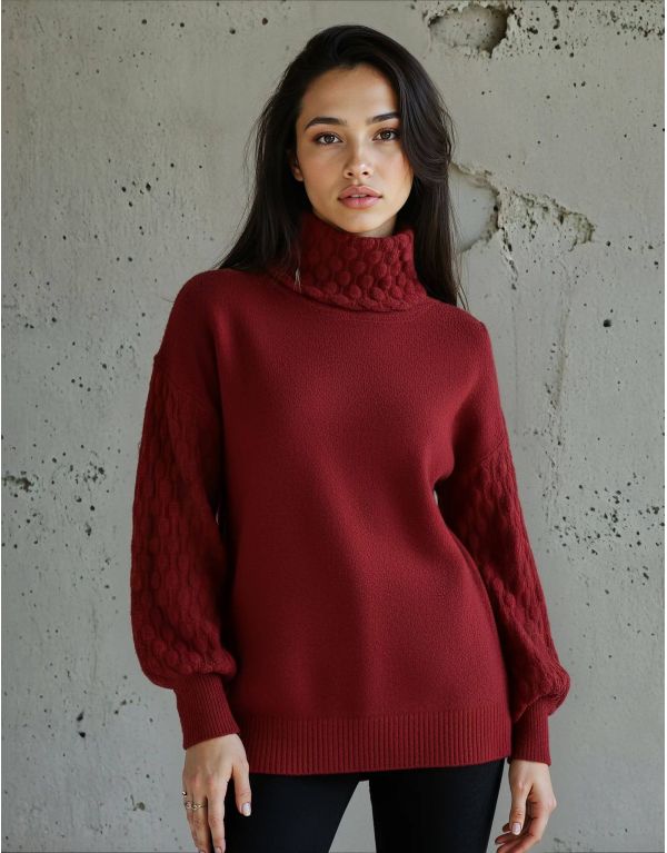 Maglia collo alto con ricami