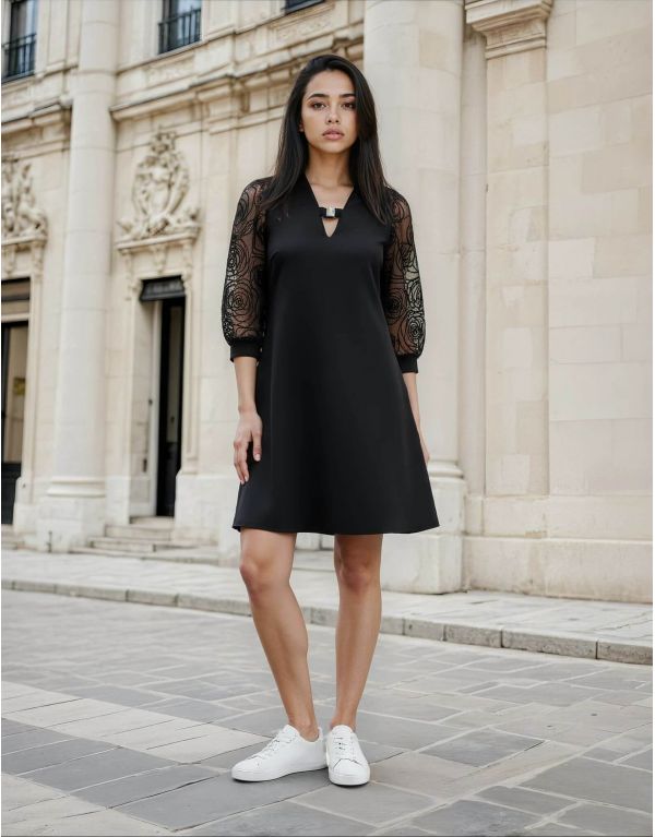 Vestito con gioiello e...