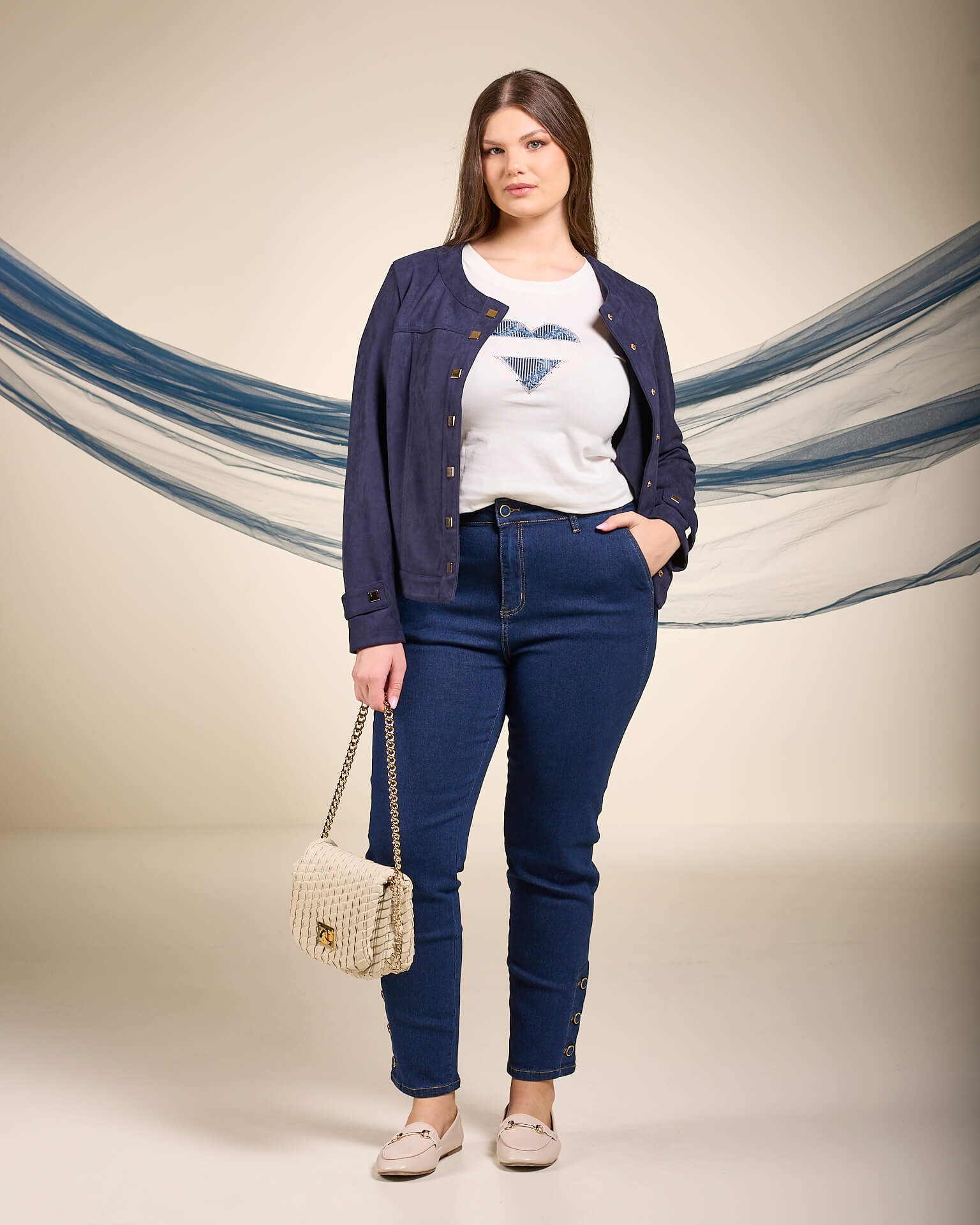 Jeans con bottoni e tasche curvy