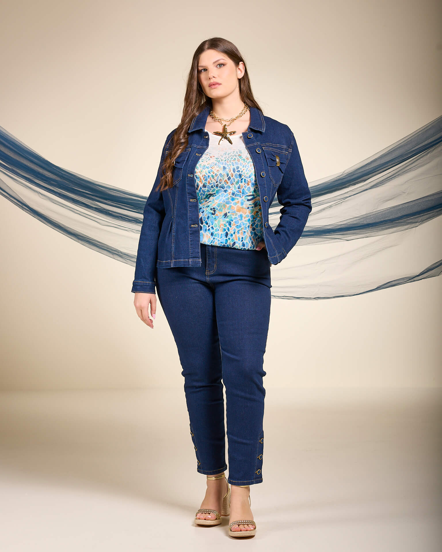 Giubbino con baschina e fiocchi curvy