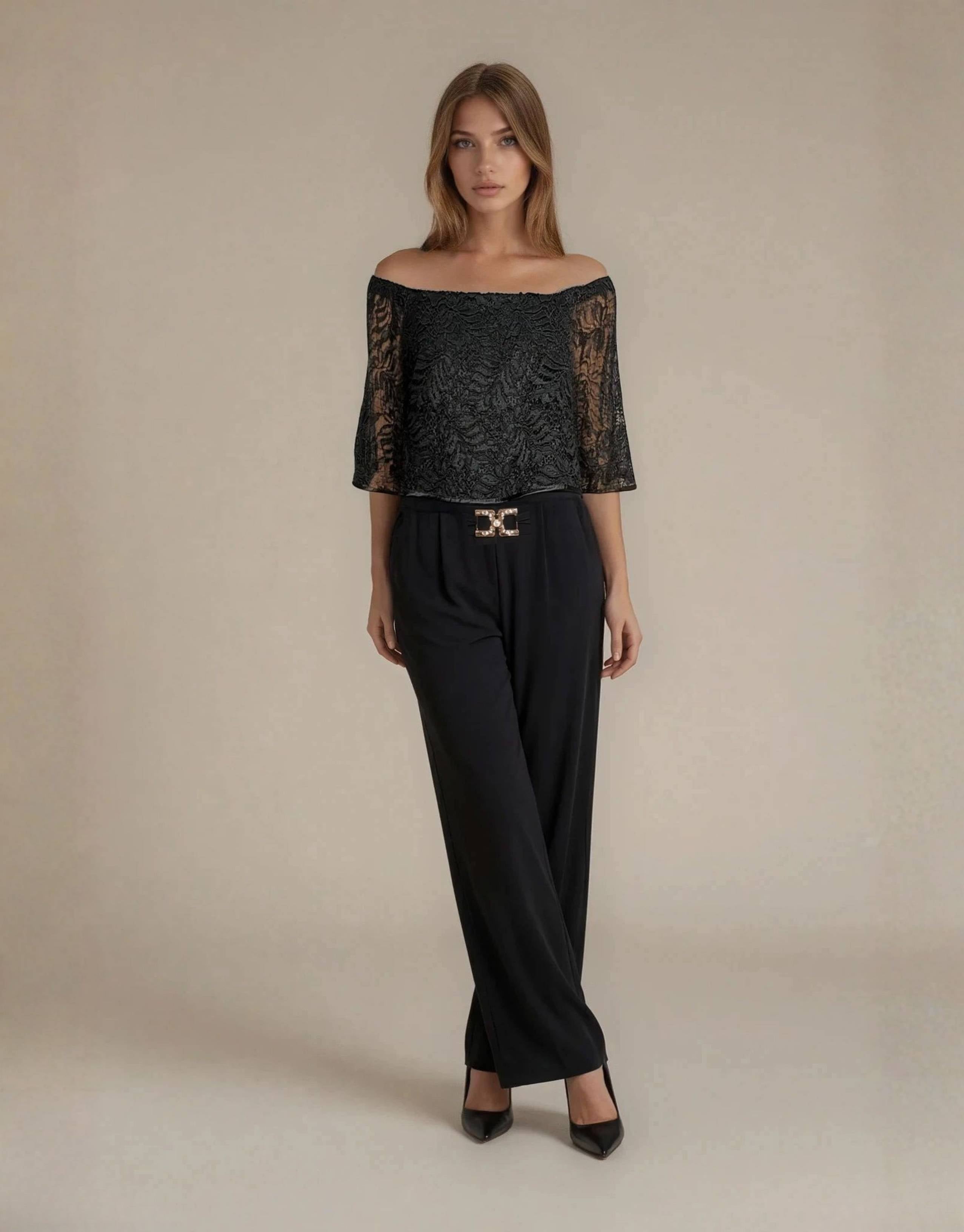Tuta con mantellina e accessorio