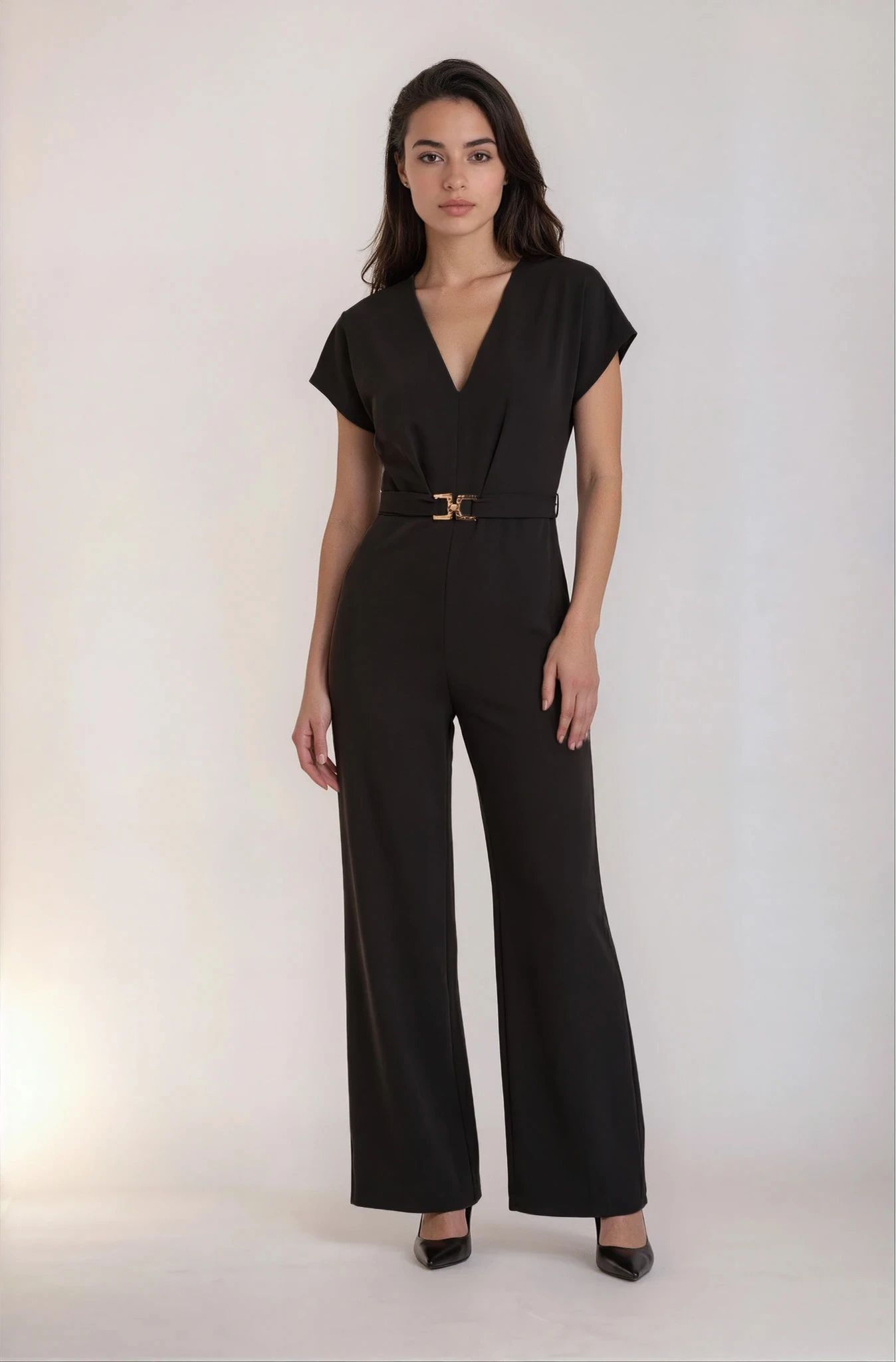 Tuta con scollo V e accessorio