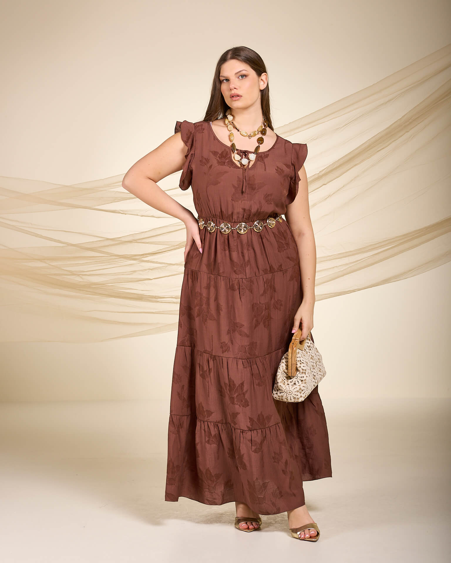 Vestito lungo in viscosa jacquard a balze color cioccolato con motivo floreale curvy