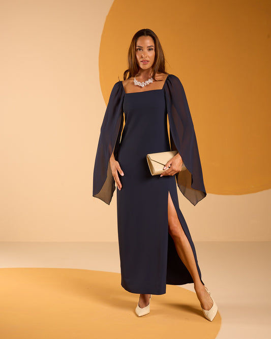 Vestito lungo in cady fluido con maniche a petali e spacco laterale