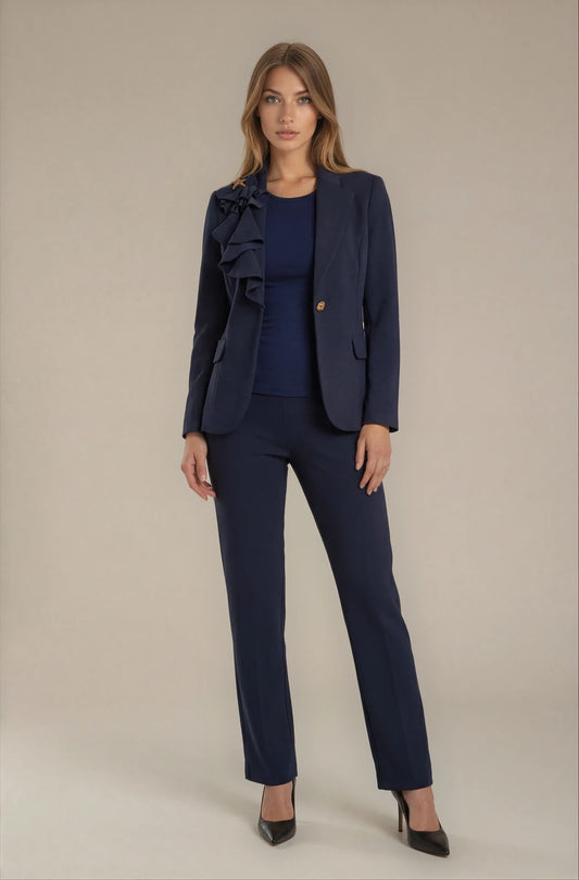 Giacca con collo a volant e spilla