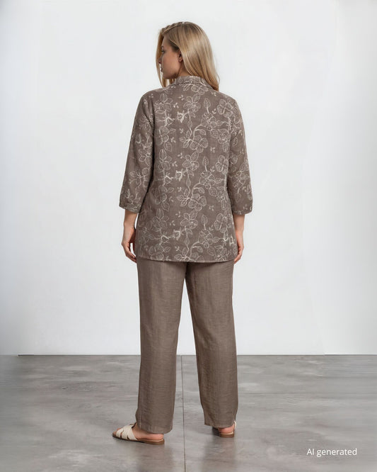 Pantalone lungo e dritto in tessuto unito con spacchi sul fondo nocciola curvy