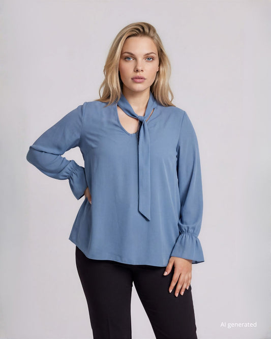 Camicia in georgette con sciarpa sullo scollo e volant ai polsi curvy