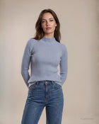 Maglia basica aderente con motivo a coste cielo