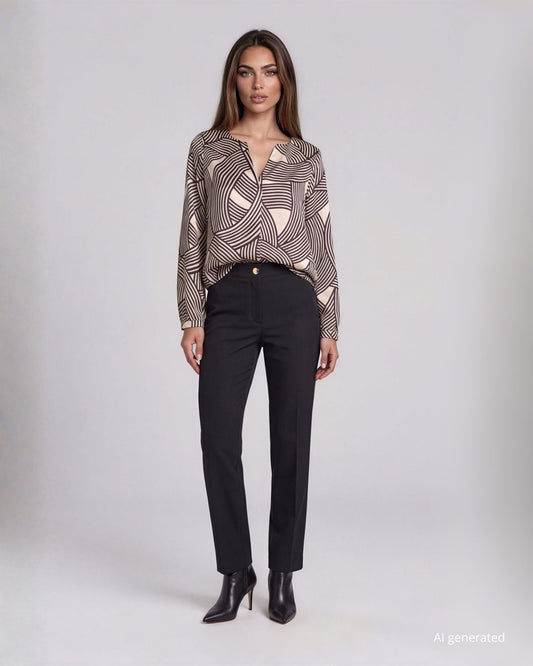 Camicia in raso fantasia con scollo a V e piega