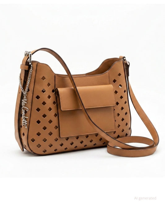 Borsa piccola a spalla in ecopelle traforata con taschina esterna e pochette removibile (più tracolla)