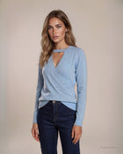 Maglia incrociata filato lurex con bordi a coste e dettaglio sullo scollo cielo