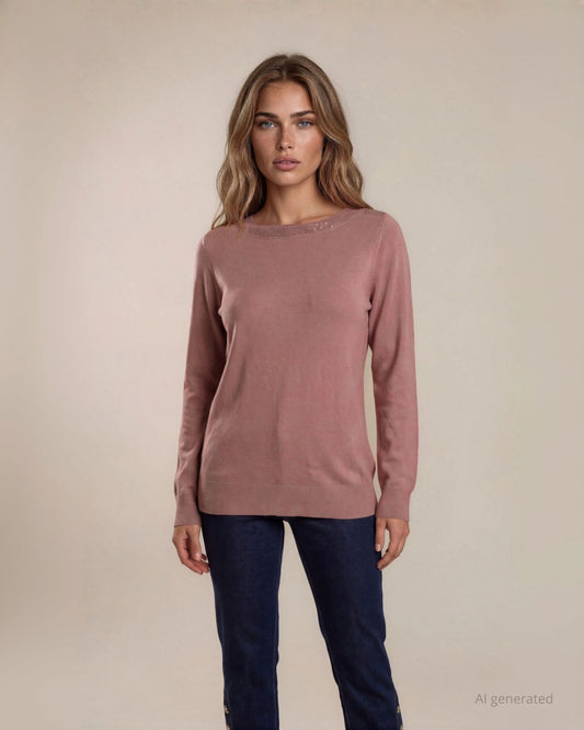 Maglia motivo faille con strass su scollo e spalle cipria