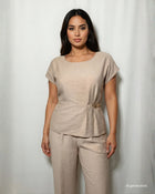 Casacca motivo pieghe con drappeggio e accessorio sabbia curvy