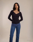 Maglia basica raglan aderente con coste sullo scollo a V nero