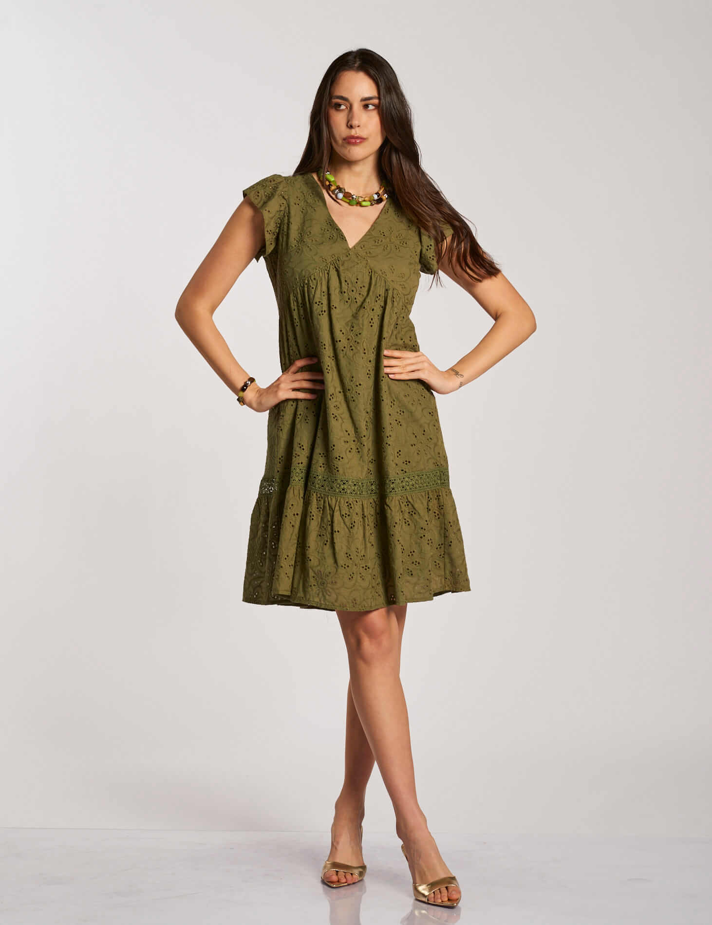 Vestito corto in pizzo sangallo militare con balze
