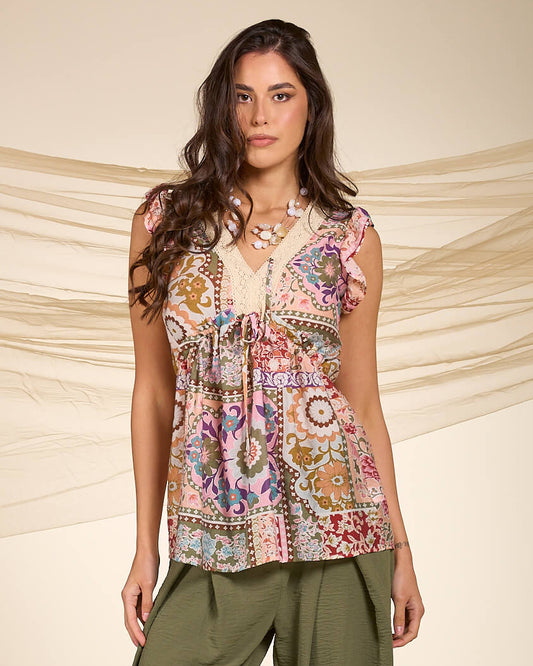 Top fantasia patchwork con coulisse in vita e pizzo sullo scollo